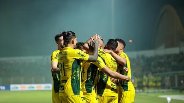 Avassalador, Mirassol goleia e derruba série invicta do Bahia no Brasileirão