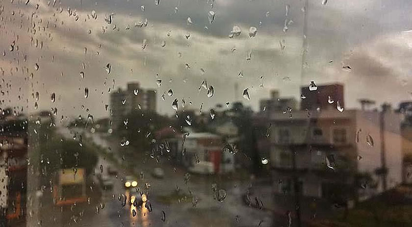 Semana começa com alerta para frio intenso, tempestade com ventania e raios em SC