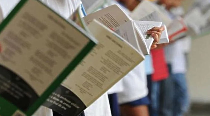 MEC suspende compra de livros didáticos de ciências, história e geografia por falta de orçamento
