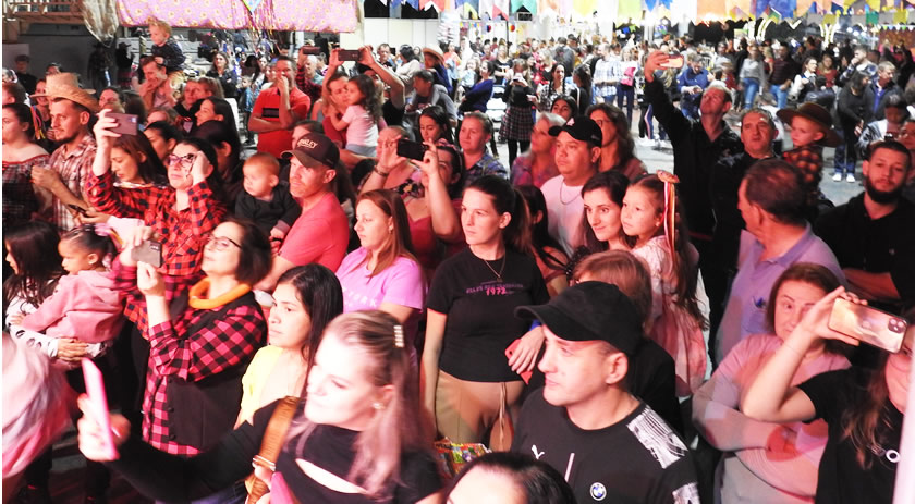 População prestigia 2º Arraiá de São Migué