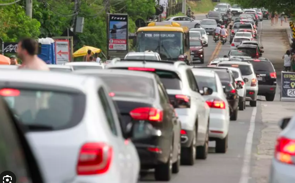 Rodovias de SC devem receber mais de 2 milhões de carros; veja dias e horários de maior fluxo