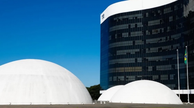 TSE analisa resoluções que vão regulamentar eleições de 2026, com foco em propaganda e desinformação