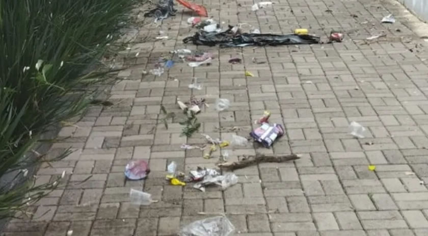 Município emite nota de repúdio após vandalismo e descarte irregular de lixo em praça