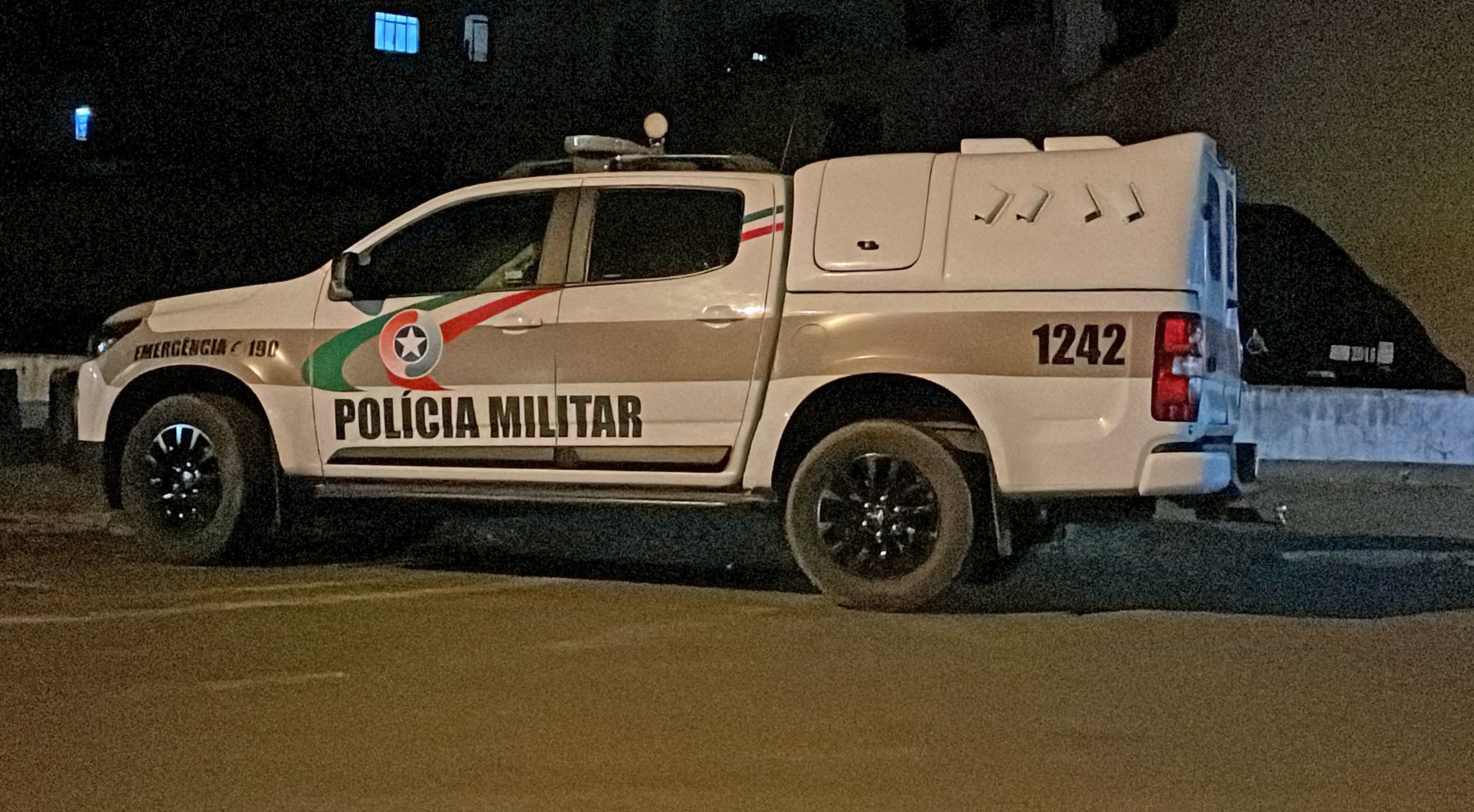 Homem é preso após ameaçar matar a própria mãe e incendiar casa