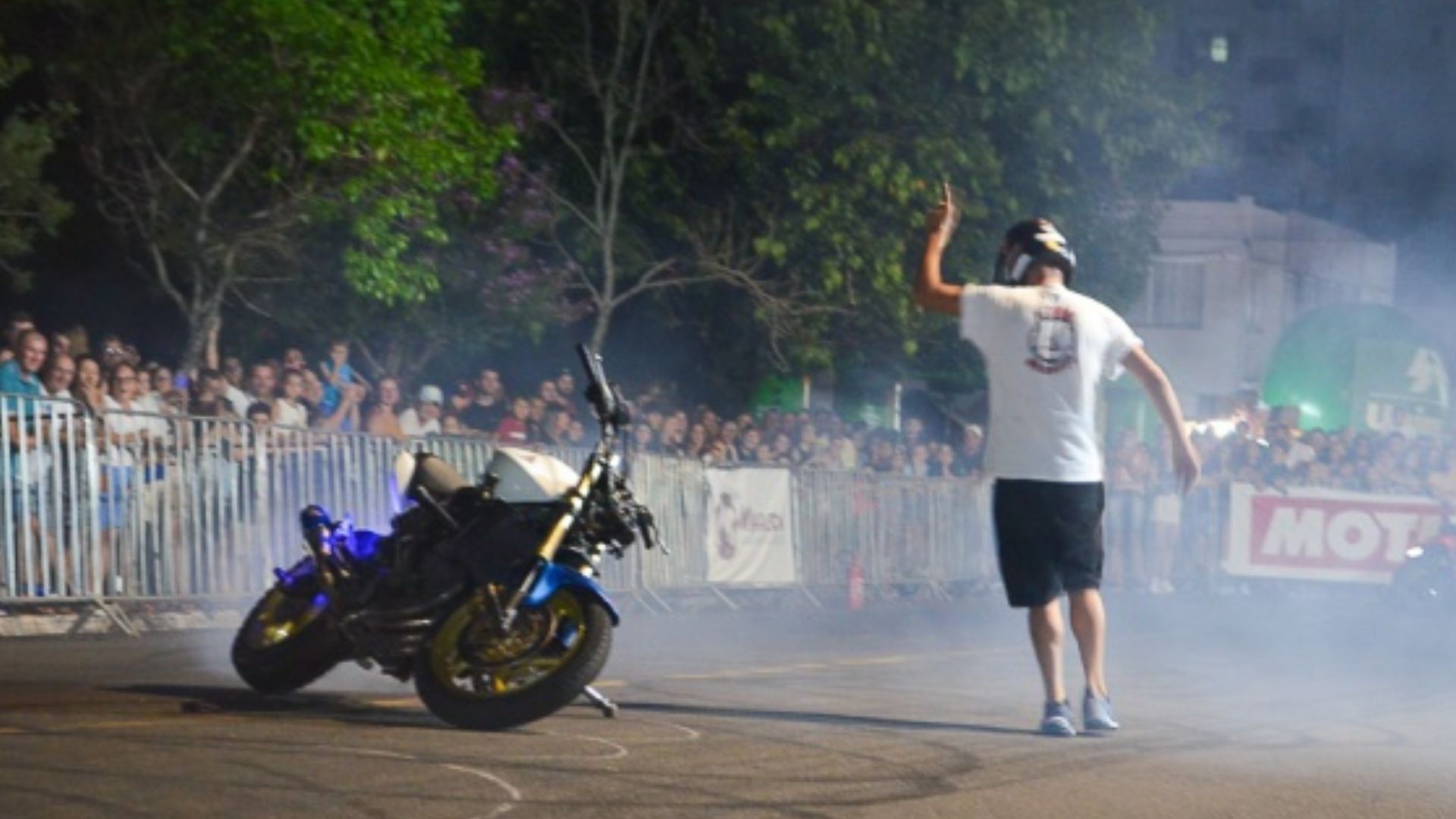 Show de manobras radicais reúne mais de 5 mil pessoas no XX Motocão