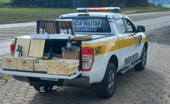 Ultrapassagens perigosas na BR-470 chamam atenção e resultam em apreensão de vinhos em SC