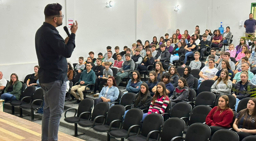 Palestra sobre valorização da vida marca ações do Setembro Amarelo