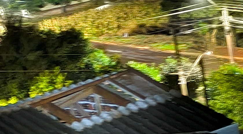 Temporal deixa casas destelhadas