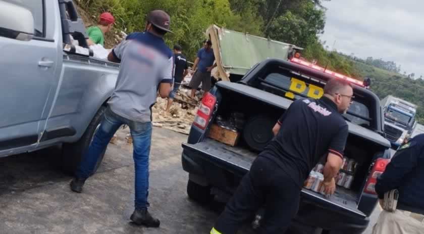 PRF lamenta insinuações por recolhimento de carga de caminhão após acidente com morte em SC