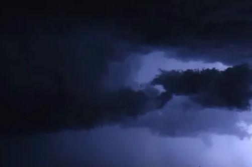 Mais de 5 mil ficam sem energia após temporal no Extremo Oeste