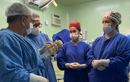 Equipe médica realiza cirurgia rara em paciente com doença congênita em SC
