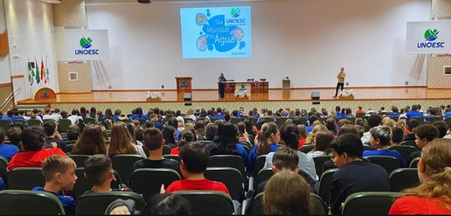 Unoesc reúne mais de 600 estudantes e alerta para riscos da água sem monitoramento