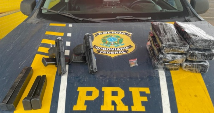 PRF flagra trio transportando droga e armas com grande poder de fogo