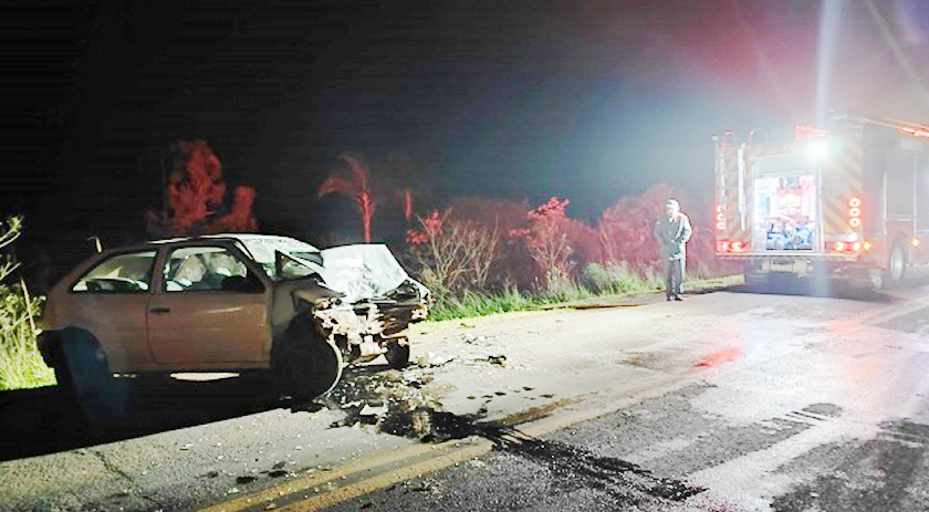 Motorista morre em colisão frontal entre carro e caminhão na BR-163