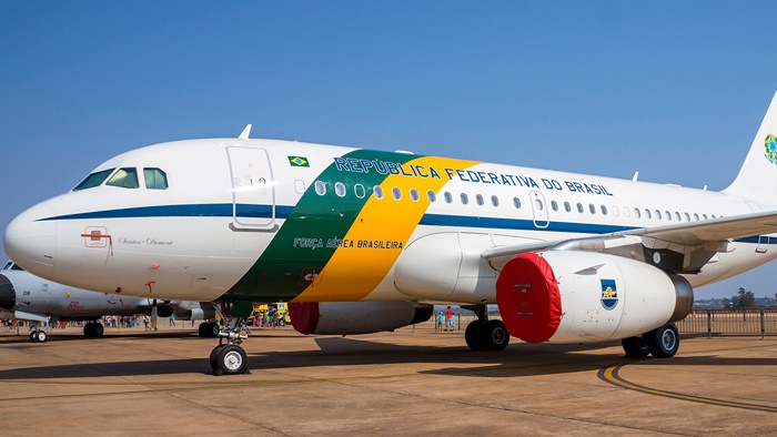 Lula volta do México em avião reserva da Presidência após problema técnico no avião titular