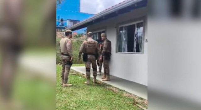 Criança é morta a facadas pela própria irmã em surto psicótico, diz PM