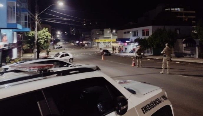 Polícia Militar realiza operação de trânsito no centro