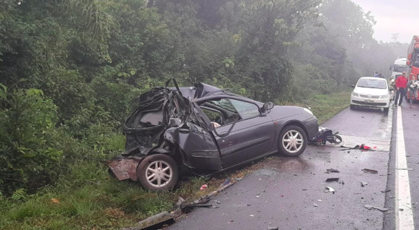 Carro e caminhão colidem e jovem de 21 anos morre na BR-282