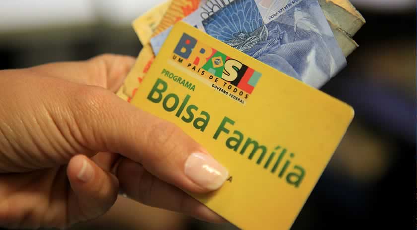 Pagamento extra de R$ 50 do Bolsa Família para adolescentes e gestantes começa em junho