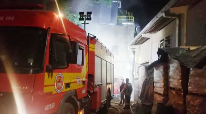 Incêndio atinge fábrica de móveis