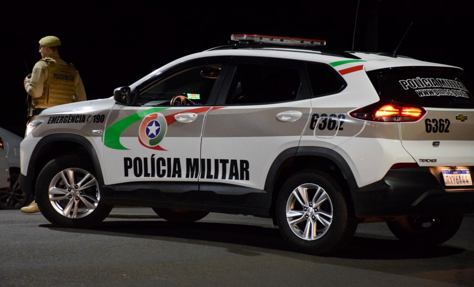 Homem é preso após agredir com socos no rosto e nas costelas a ex-companheira