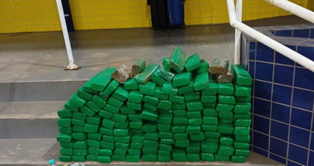 Quase 200 quilos de maconha são apreendidos em veículo com paraguaios no Extremo-Oeste