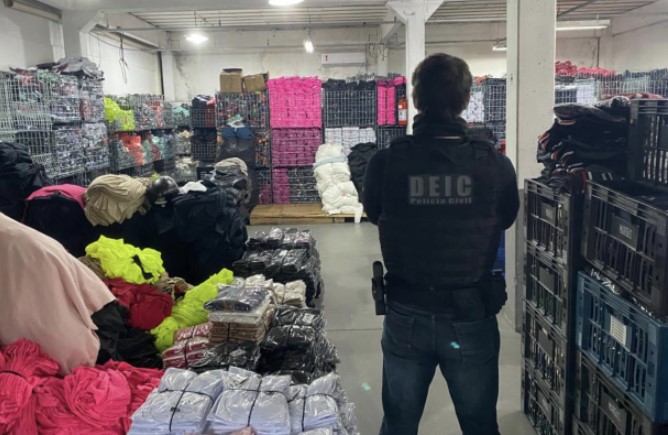 R$ 20 milhões em roupas falsas são apreendidos em capital têxtil