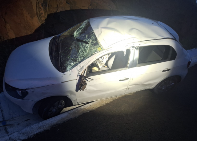 Homem furta carro, sofre acidente e é preso com droga no Oeste de SC