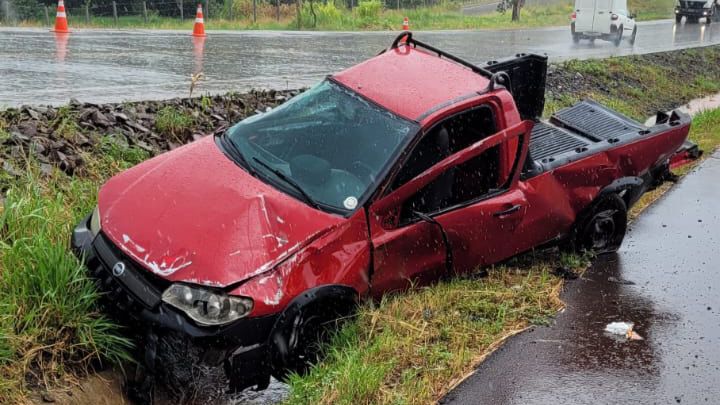 Motorista sofre ferimentos graves em acidente na BR 163