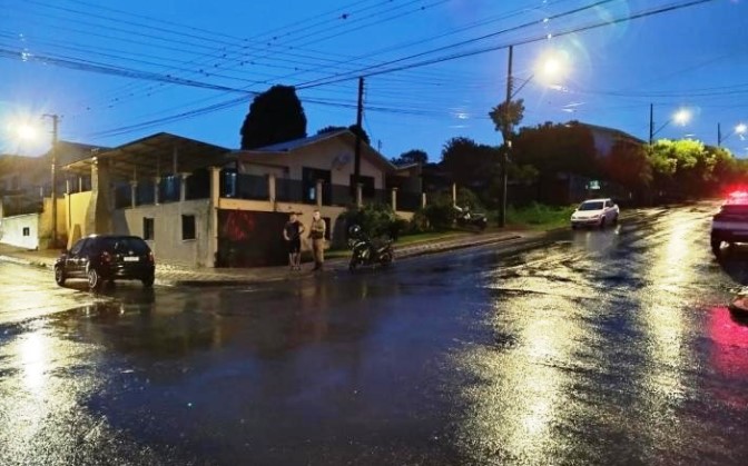 Motorista bêbado é contido por policial de folga após acidente