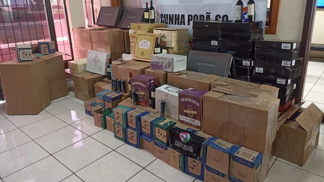 Após abordagem a caminhão, PM localiza depósito de mercadorias descaminhadas da Argentina