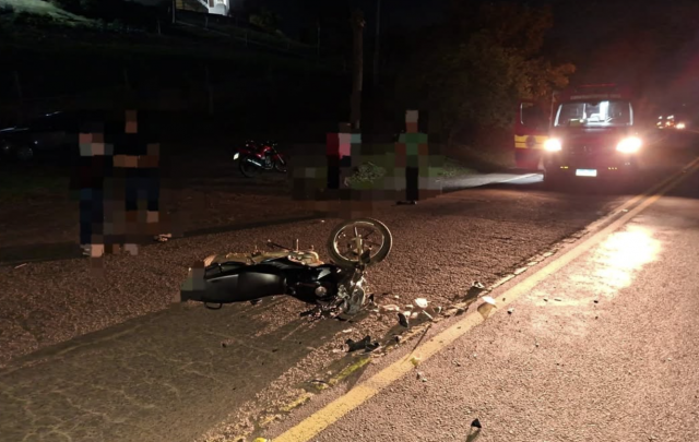 Colisão entre carro e motocicleta deixa duas pessoas feridas na SC-163