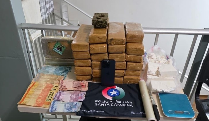 Polícia Militar apreende mais de 25 kg de drogas durante ação contra o tráfico