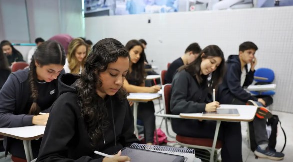 Conheça as regras para a prova de redação do Enem 2025 no domingo