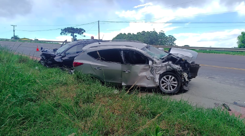 Acidente envolvendo dois veículos deixa feridos