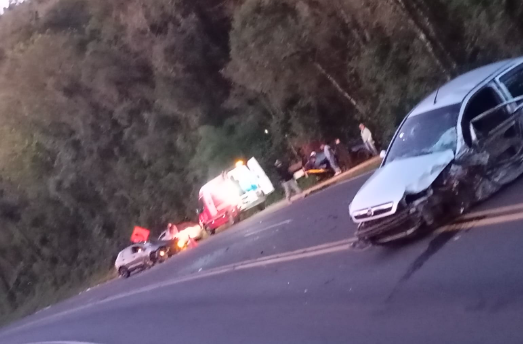 Colisão entre veículos na BR-153 deixa cinco feridos