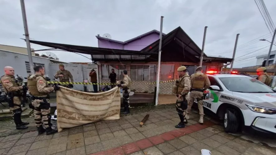 Após desentendimento, homem é morto a pauladas