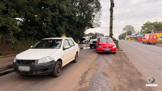 Engavetamento com cinco veículos deixa feridos na Willy Barth