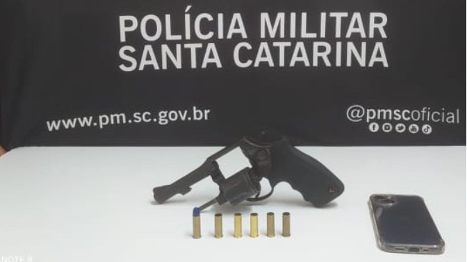 Dupla é detida após disparo de arma de fogo em bairro