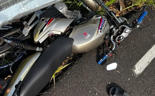 Dois jovens ficam feridos em acidente de moto no interior