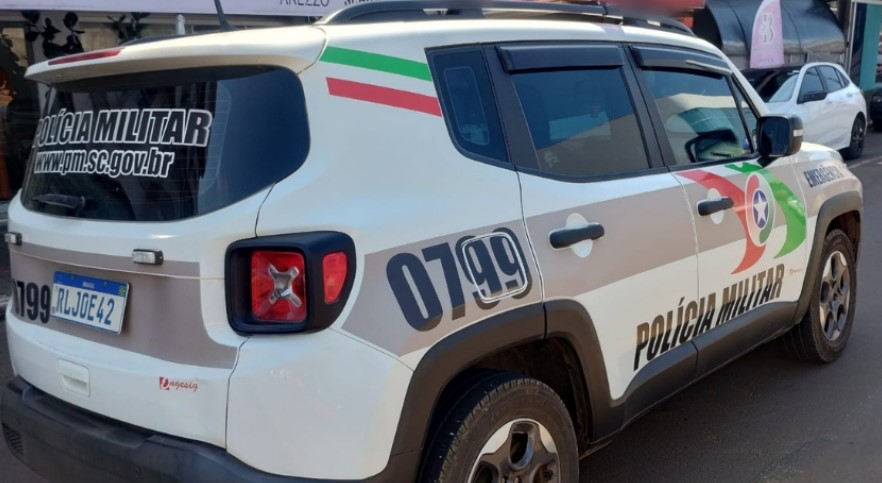 Polícia Militar cumpre mandado e prende mulher em local de trabalho