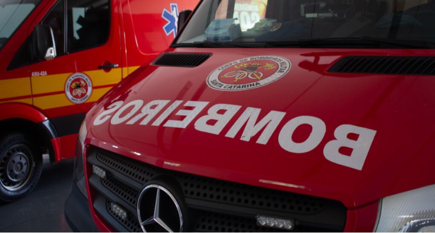 Motorista atropela oito pessoas e foge sem prestar socorro em SC