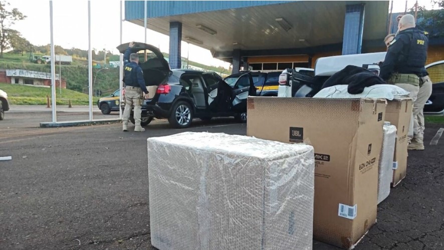 PRF apreende eletrônicos de alto valor importados irregularmente no Oeste de SC