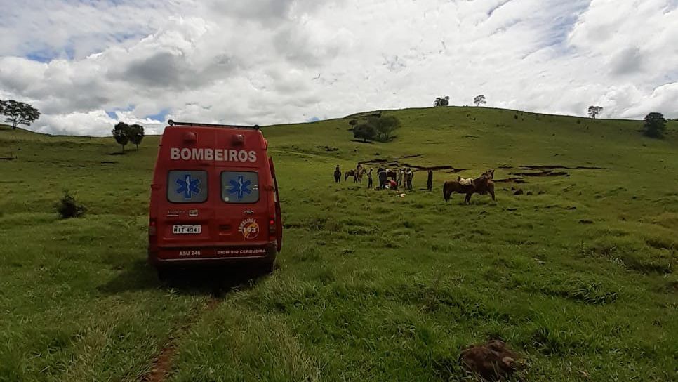 Adolescente fica ferida após sofrer queda de cavalo no interior de Princesa