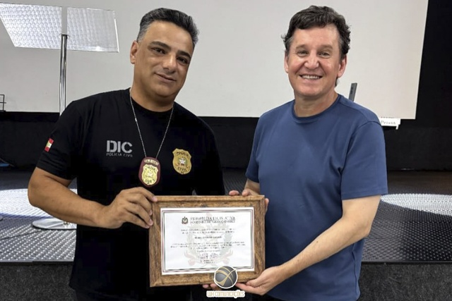 Delegado de Pinhalzinho recebe homenagem na Alesc