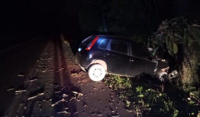 Jovem de 22 anos fica ferido em acidente na BR-282 em Nova Erechim