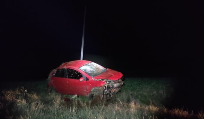 Homem tomba carro e sai ferido na SC 161 em Anchieta