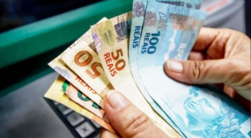 Atraso no pagamento do 13º salário gera multas e até ação judicial para empresas