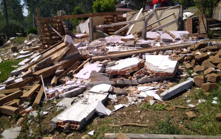 Homem morre após laje de residência desabar