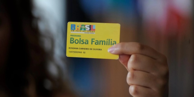 Caixa paga novo Bolsa Família a beneficiários com NIS de final 7